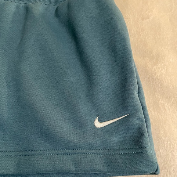NWT Nike Sweat Shorts. Size XL. Teal. Drawstring and side pockets. High Rise. - Picture 5 of 9